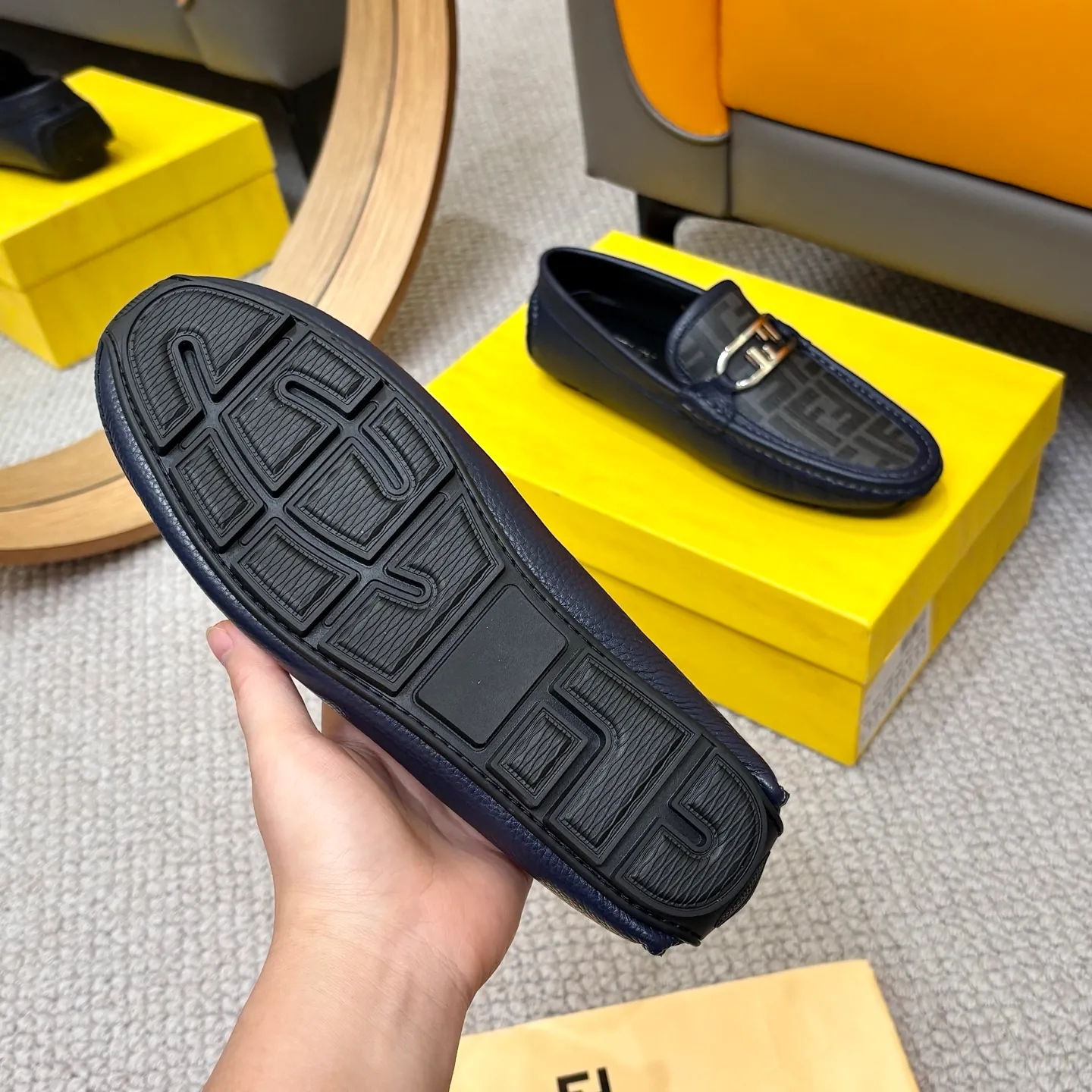 Men's shoes 💰420 [FENDI Fendi] 2⃣️0⃣️2⃣️5️⃣New Milan men's fashion lazy catwalk style ✅ fashionable casual beanie shoes, imported calfskin fabric, super smooth texture, sweat-absorbent and breathable, (sheepskin lining). Metal LOGO on the shoe body, Medusa avatar, irregular avatar, high-end craftsmanship logo✅ French Loft set foot design style 👟Low-key and elegant, great on-foot effect... Men's shoe size: 38-46 (4-12)